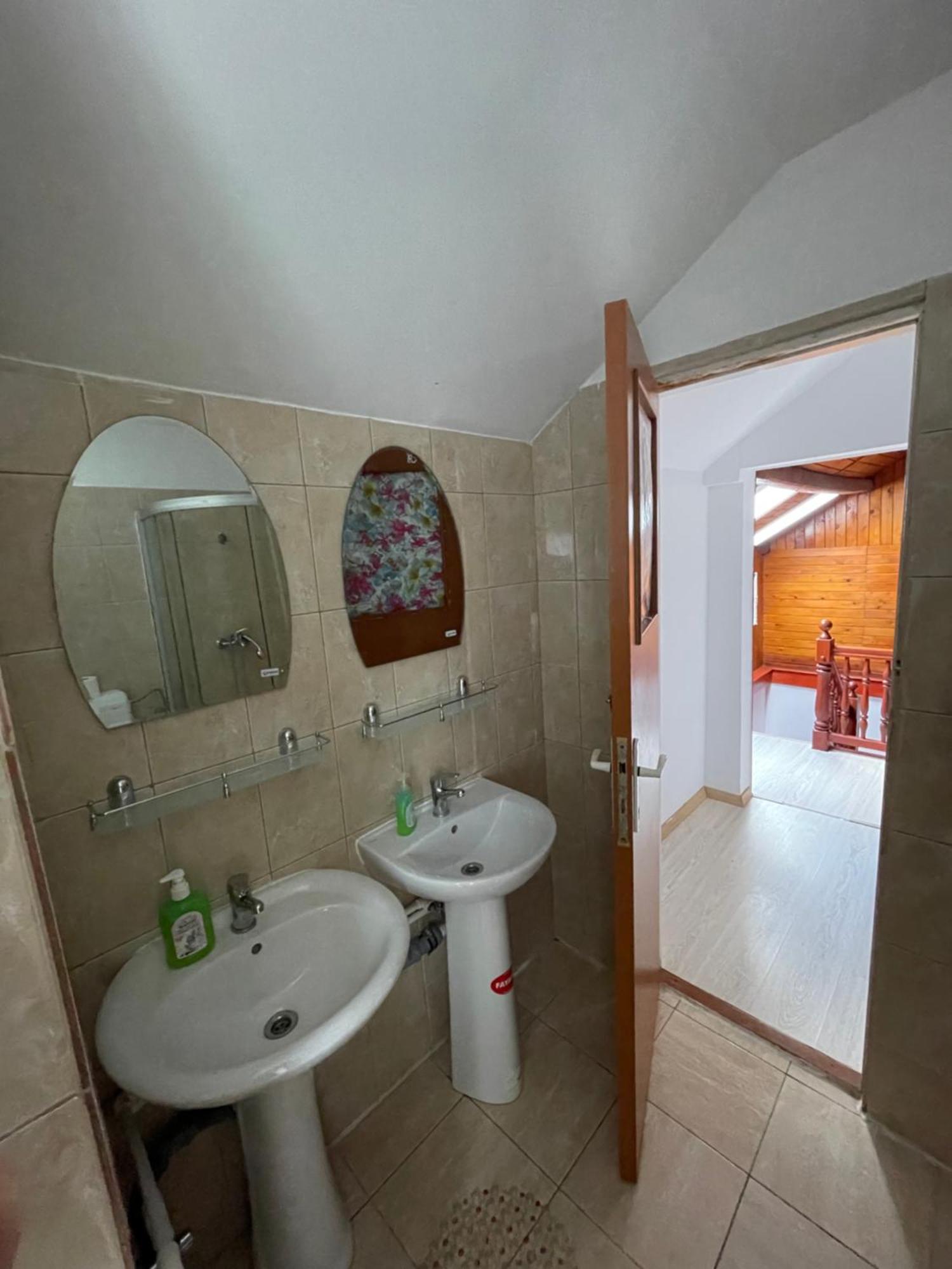 Hotel Constantinescu A. à Buşteni Extérieur photo